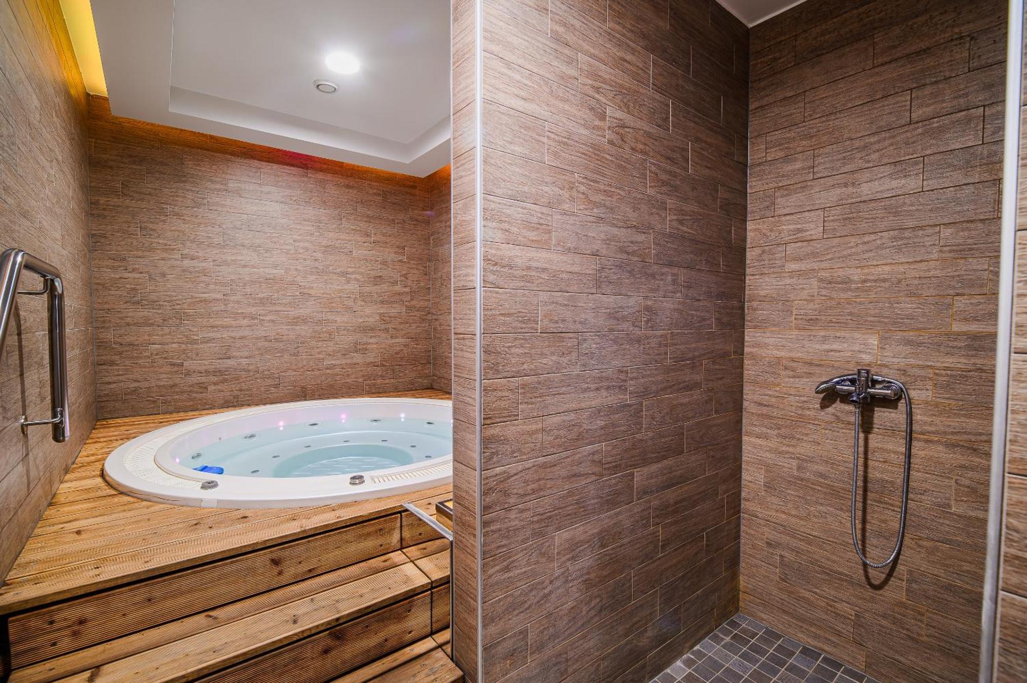 Glamping Maleric With Natural Pool Dragatuš المظهر الخارجي الصورة